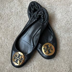 Tory Burch Size 8.5 black leather and gold flats
